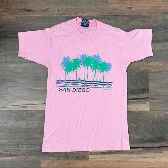 Vintage 80s Sneakers San Diego CA Palm Tree Graphic Tee Pink Sz Small 34-36 - Picture 1 of 7